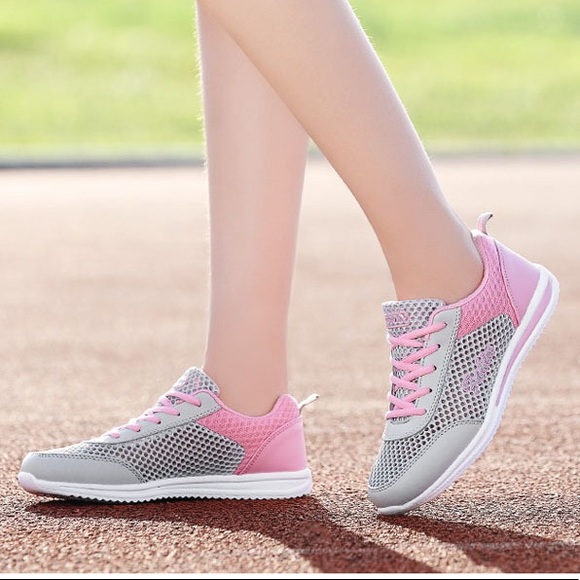 Athletic shoes - Picture 3 of 3